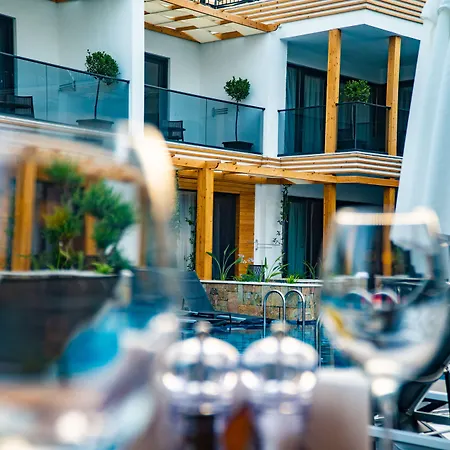 L Hotel 5*